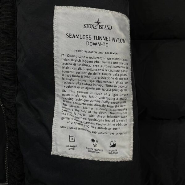 6 STONE ISLAND SEAMLESS TUNNEL NYLON DOWN-TC