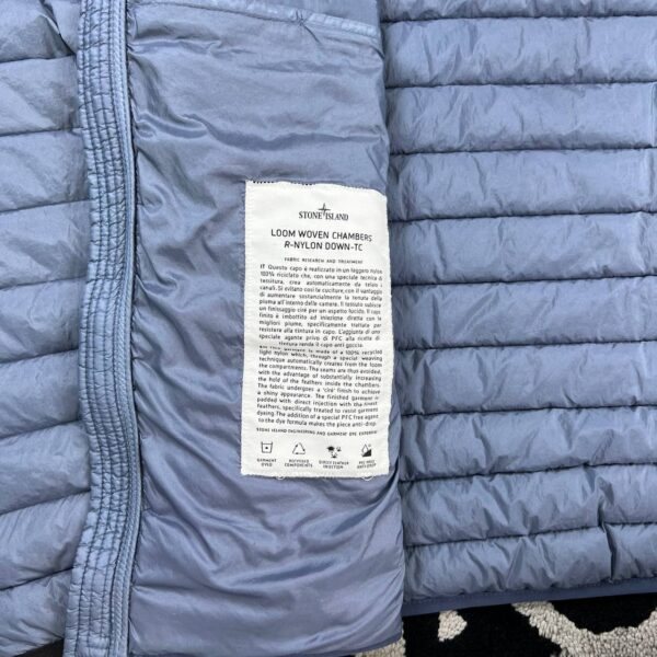 photo_2026-06-08_22-59-54 STONE ISLAND LOOM WOOVEN CHAMBERS R-NYLON DOWN-TC
